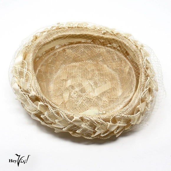 Vintage 1950s Ivory Cream Woven Mesh Ribbon Pillbox Hat with Veil - Hey Viv - Picture 5 of 6